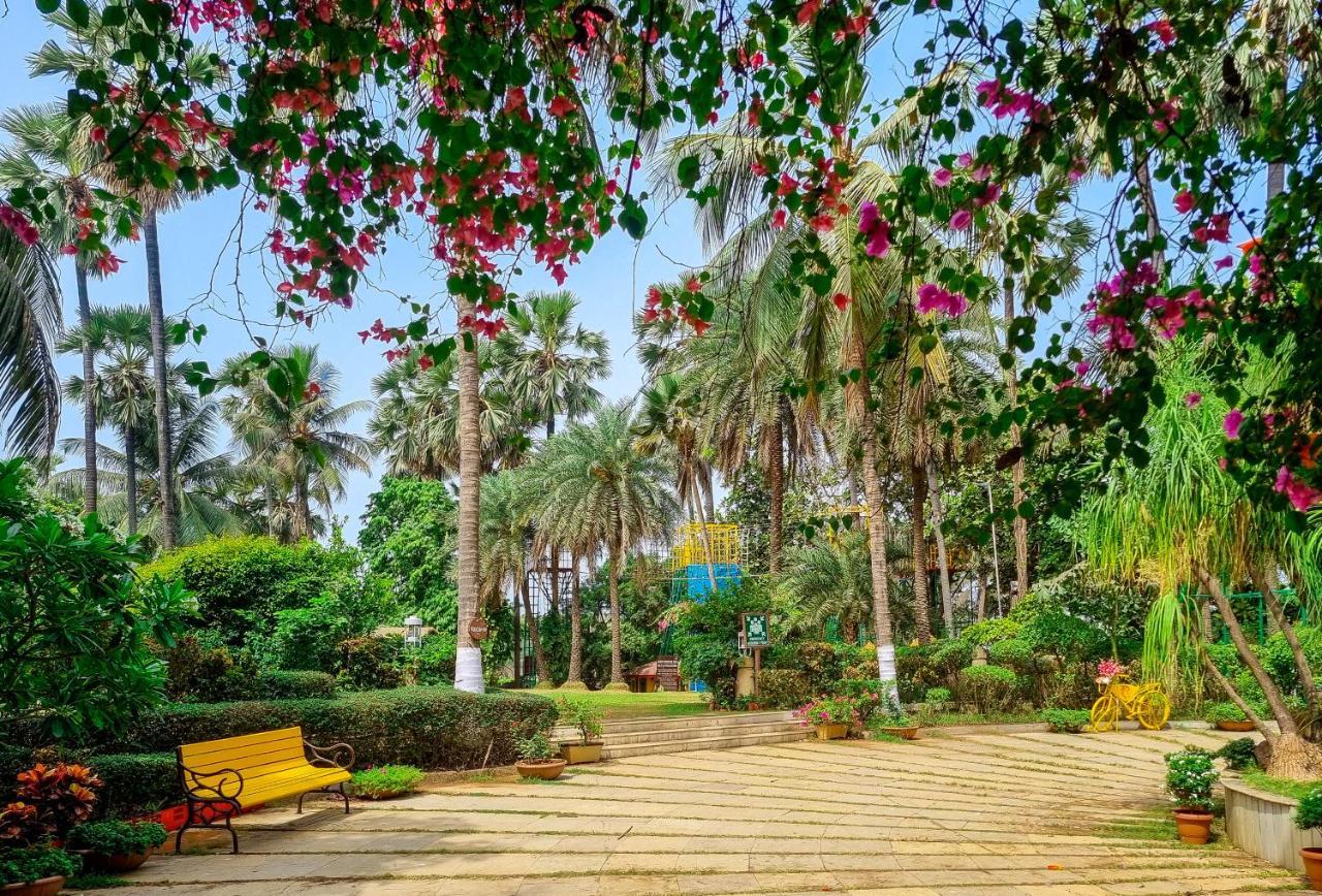 The Resort Bombay Exterior foto