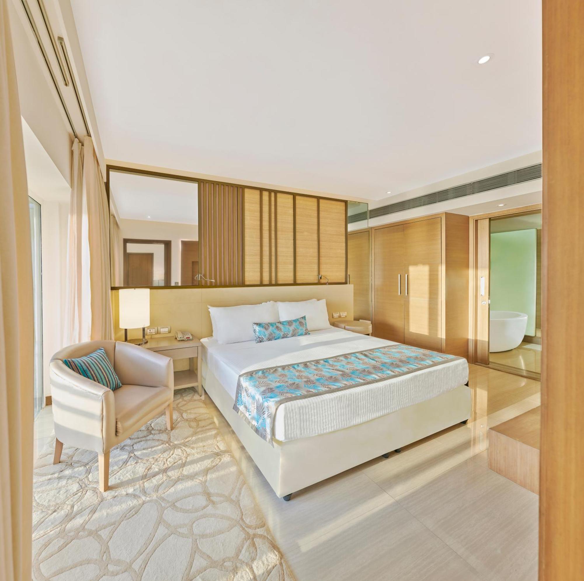 The Resort Bombay Exterior foto