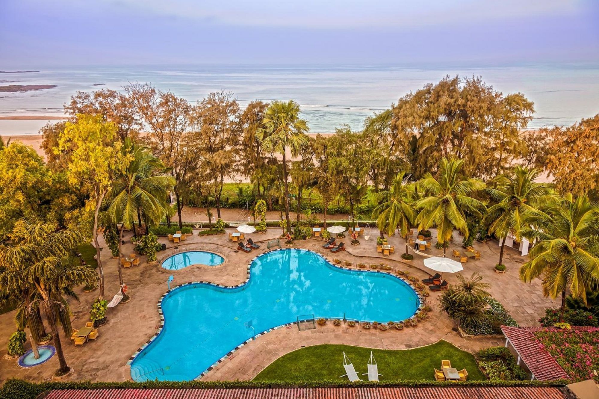 The Resort Bombay Exterior foto